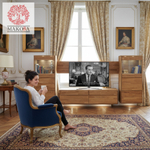 Шкаф витрина Михаэлла для гостиной из массива дуба