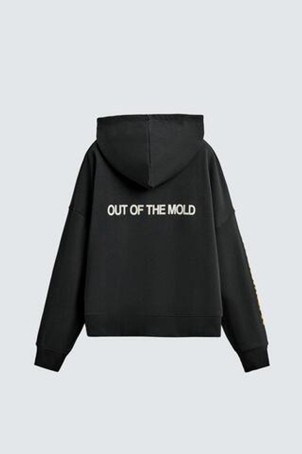 ZARA ТОЛСТОВКА С КОМБИНИРОВАННЫМИ НАШИВКАМИ, ЧЕРНЫЙ