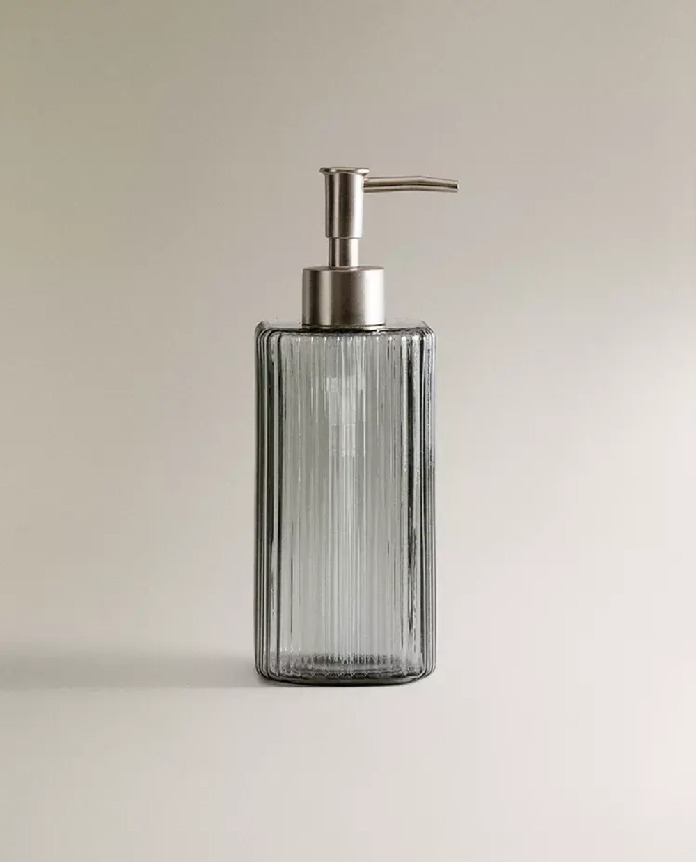 ZARA HOME ДОЗАТОР МЫЛА ИЗ ТЕРМОСТОЙКОГО СТЕКЛА, СЕРЫЙ