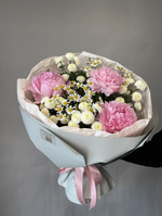 Летний с пионами