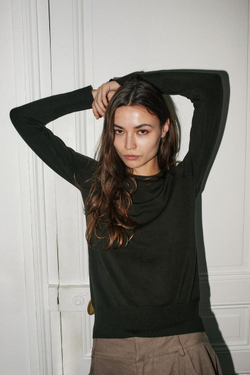 ZARA БАЗОВЫЙ ОДНОТОННЫЙ ДЖЕМПЕР, ТЕМНЫЙ ХАКИ