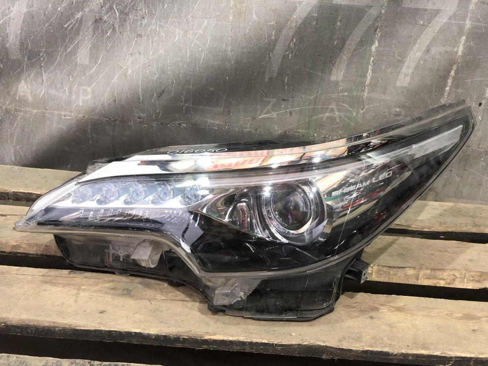 Фара левая LED Toyota Fortuner 2 15-20 Б/У Оригинал 811500KB90