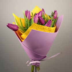 Букет из 9 Тюльпанов с Зеленью