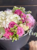 Букет в сером крафте