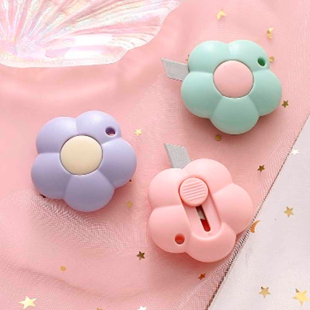 Канцелярский нож Цветок