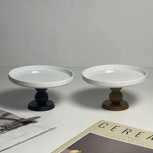 Керамическая тарелка на ножке