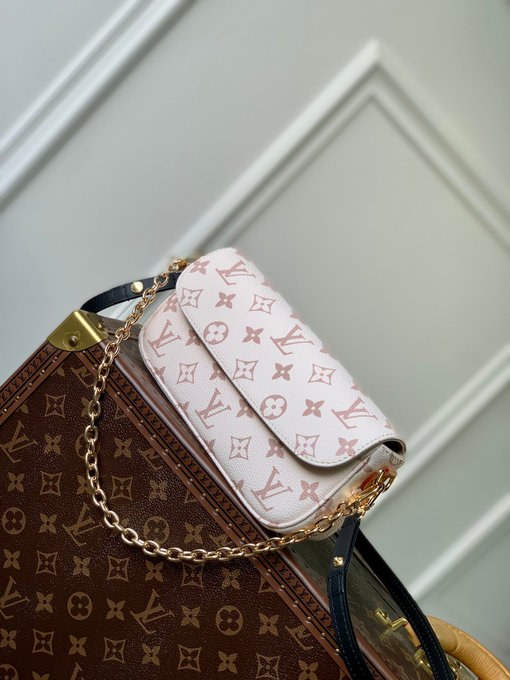 Louis Vuitton Ivy Wallet On Chain Bag