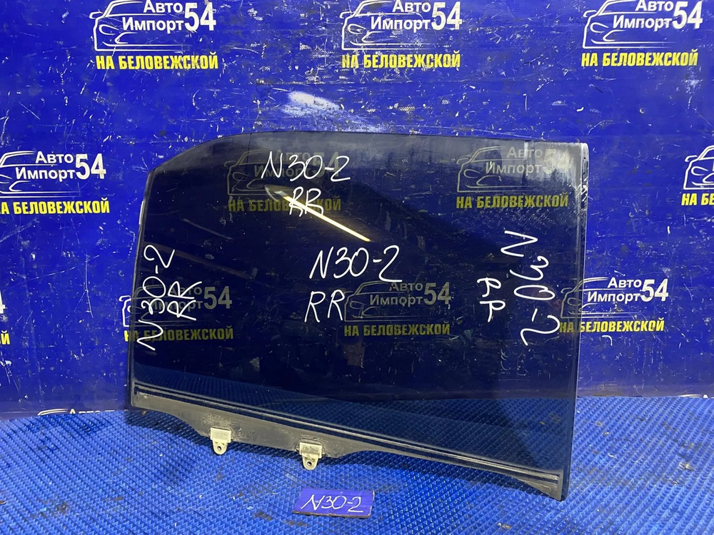Стекло двери задней правой NISSAN R'NESSA 1997