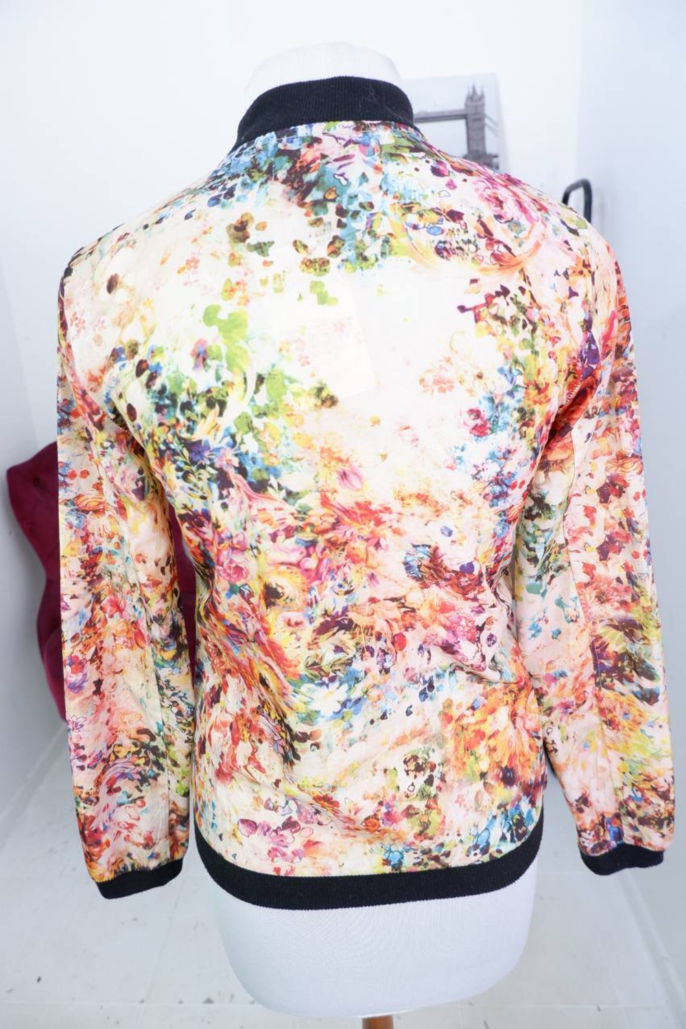 Бомбер Zara тонкий, маркировка М, визуально на 46 размер