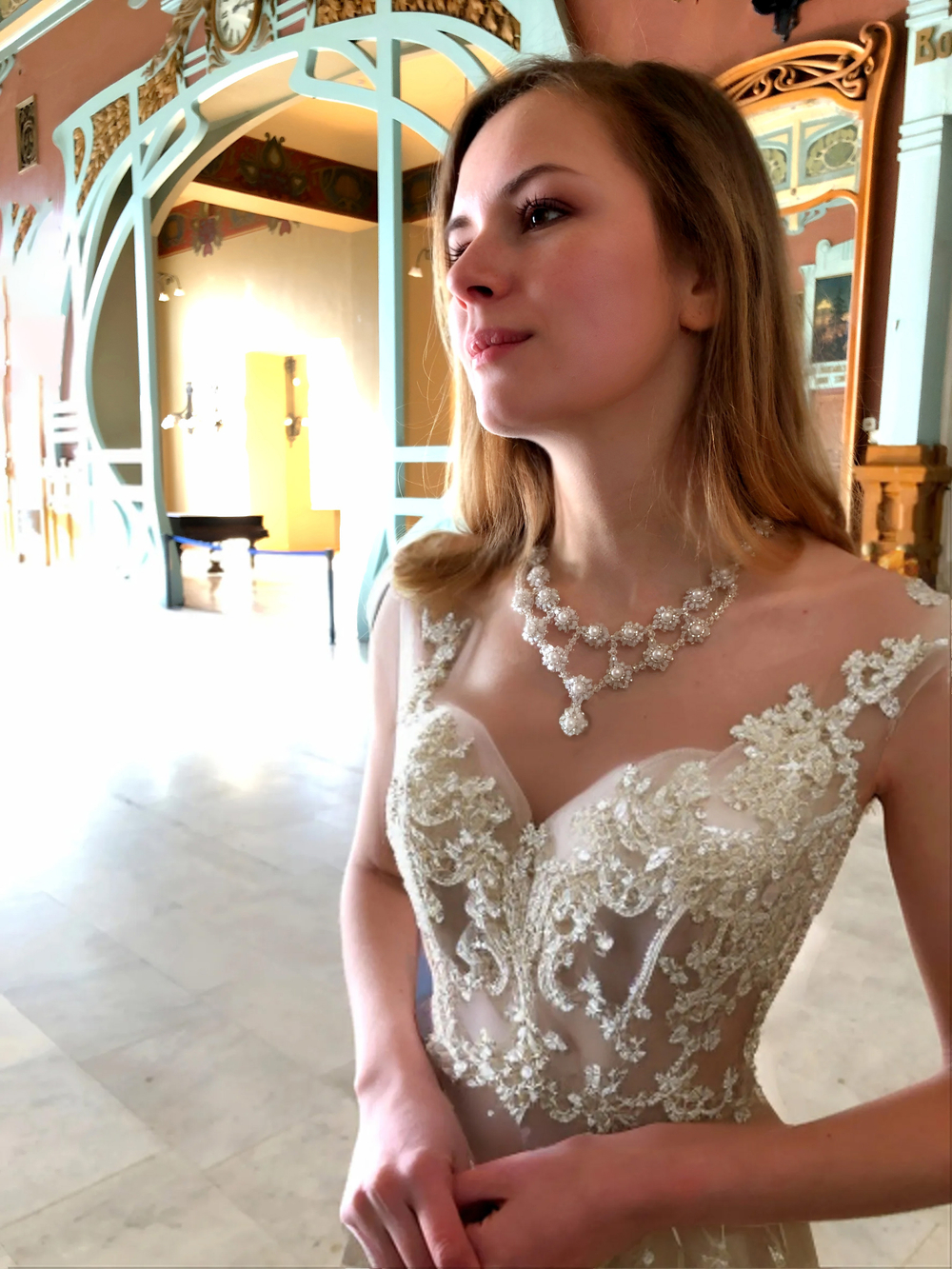 Колье "Подснежники" из бисера ручной работы