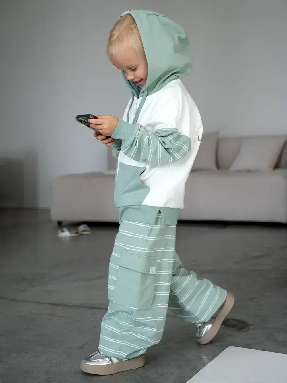 Спортивный костюм для девочки в школу