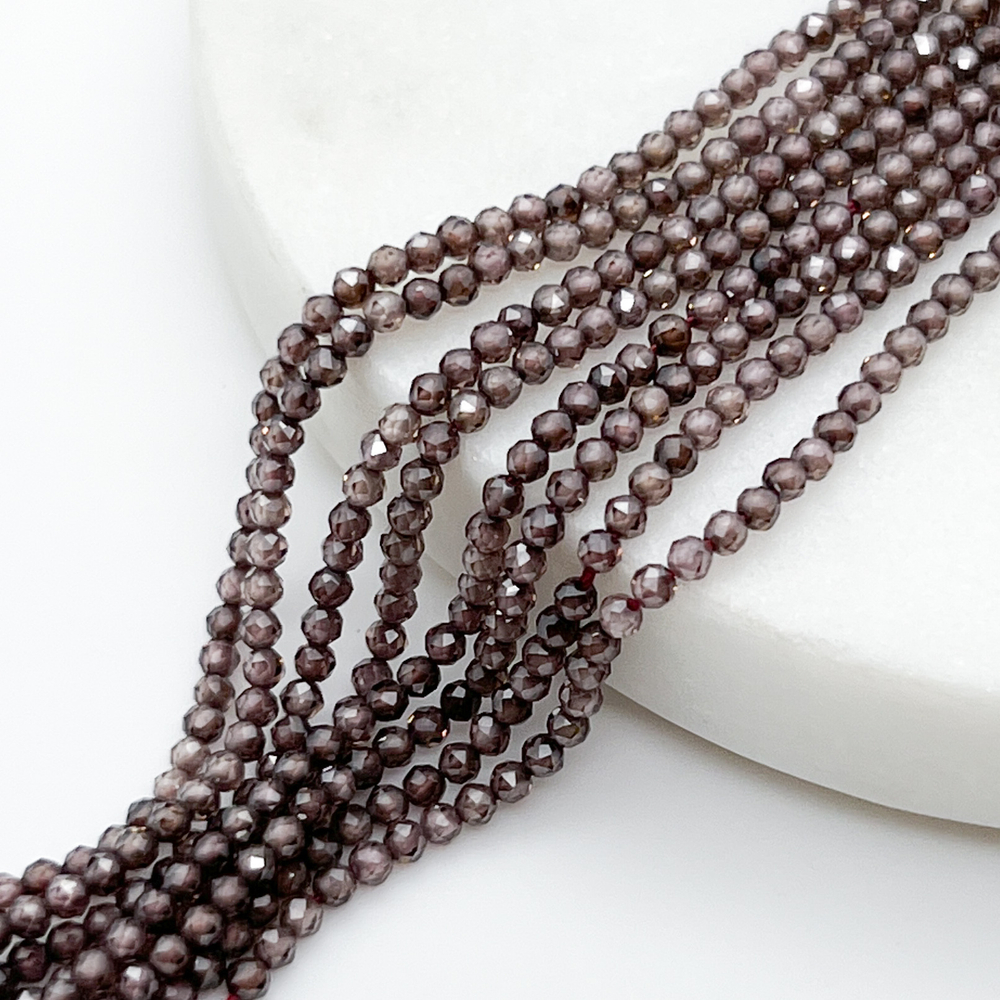 Фианит (кубический цирконий), цвет шоколадный, размер 2 мм, цена за нить около 195 шт (38 см)