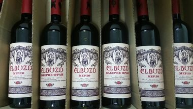 Вино Эльбузд Мерло красное сухое, 0,75 л