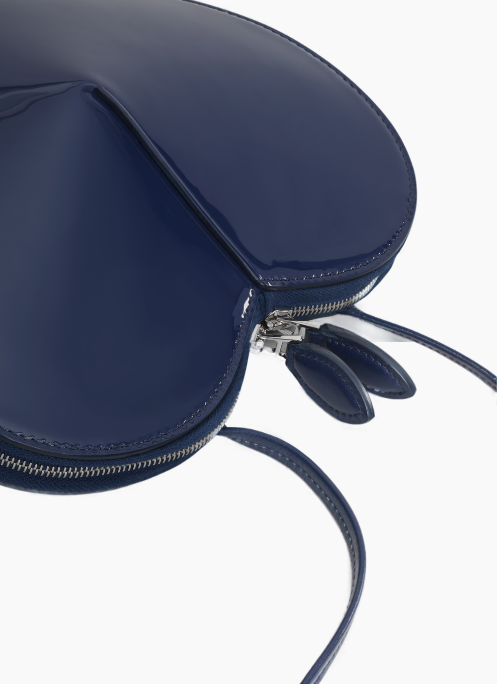 Сумка Alaia LE CŒUR BAG IN PATENT LEATHER DARK BLUE