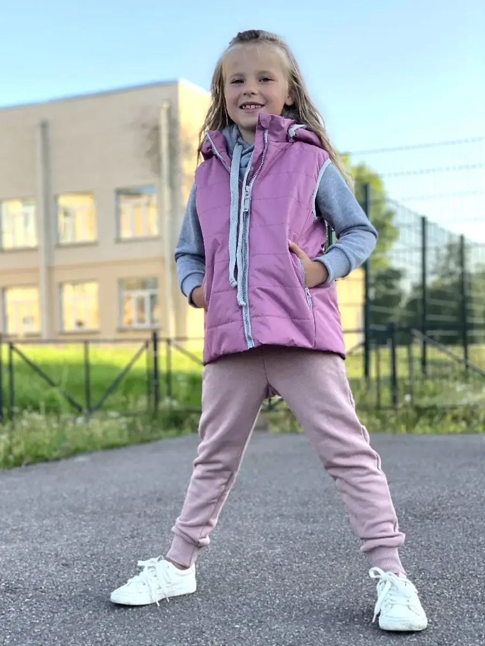 Жилетка утепленная мембрана с капюшоном