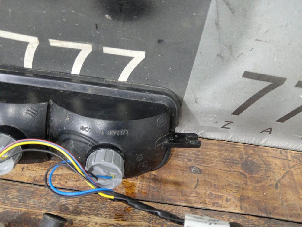 Повторитель поворота левый (подфарник) LADA Niva  Б/У Оригинал 21214371201101