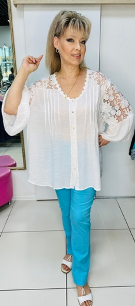 Белая ажурная блузон-туника на пуговицах