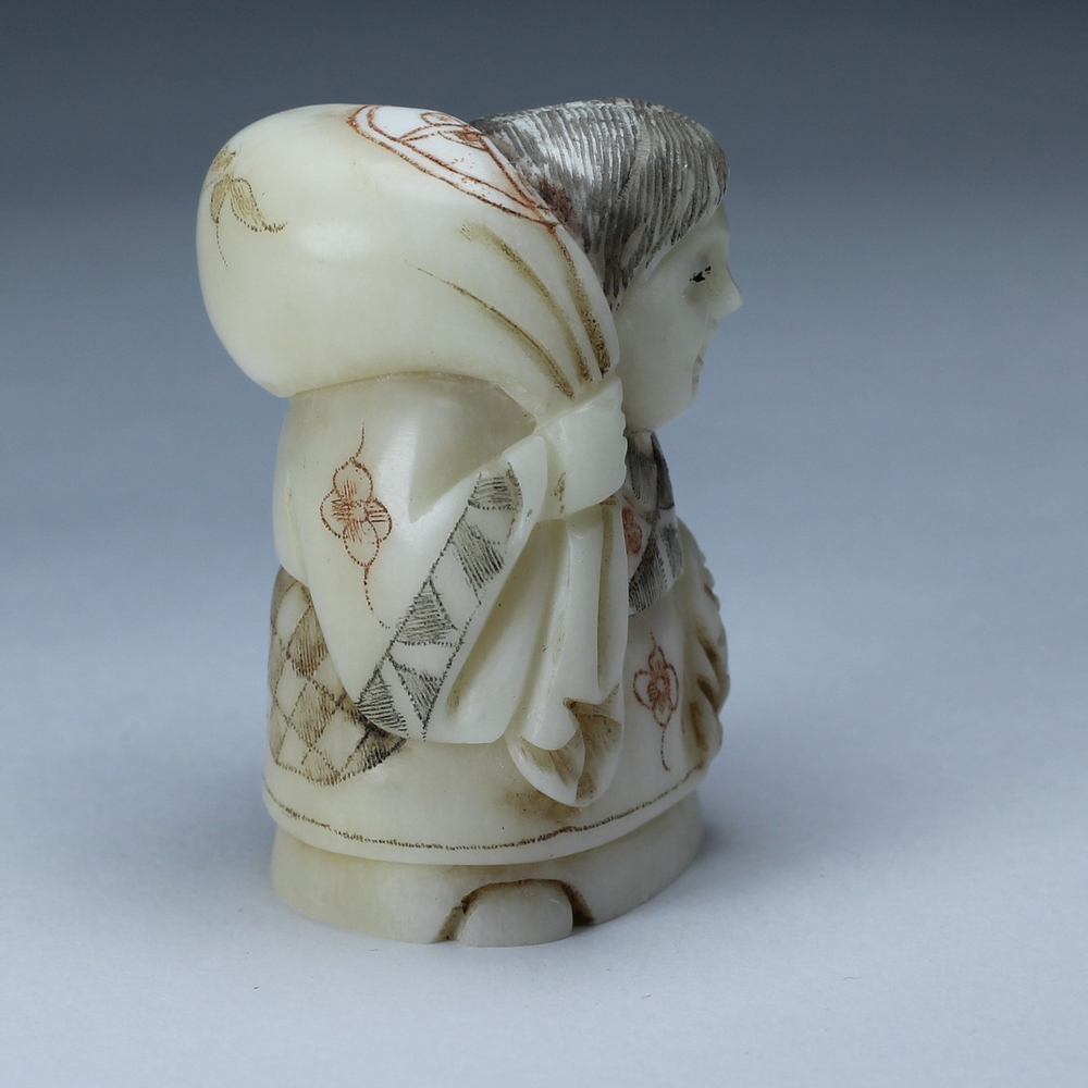 Нэцкэ Ребенок с мешком через плечо