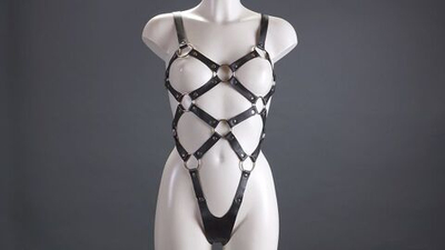 Чёрное кожаное боди-сбруя (Размер: S-M) (Цвет: черный)