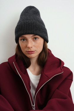 Шапка из кашемира с мериносом цвета графит