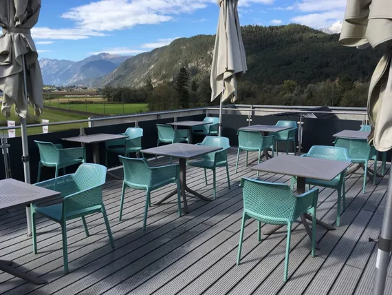 Пластиковый стол ClipX 80х80 см черный