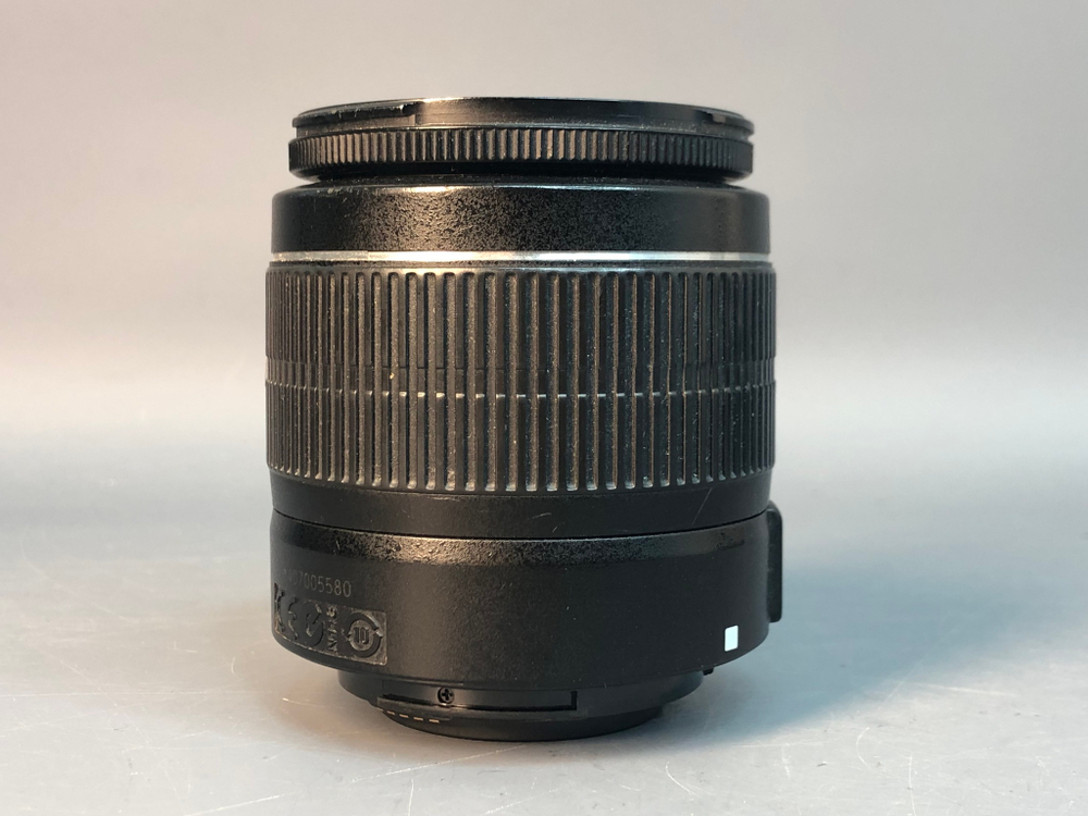 Canon 1100D + Kit 18-55mm, 26013 кадров пробега.