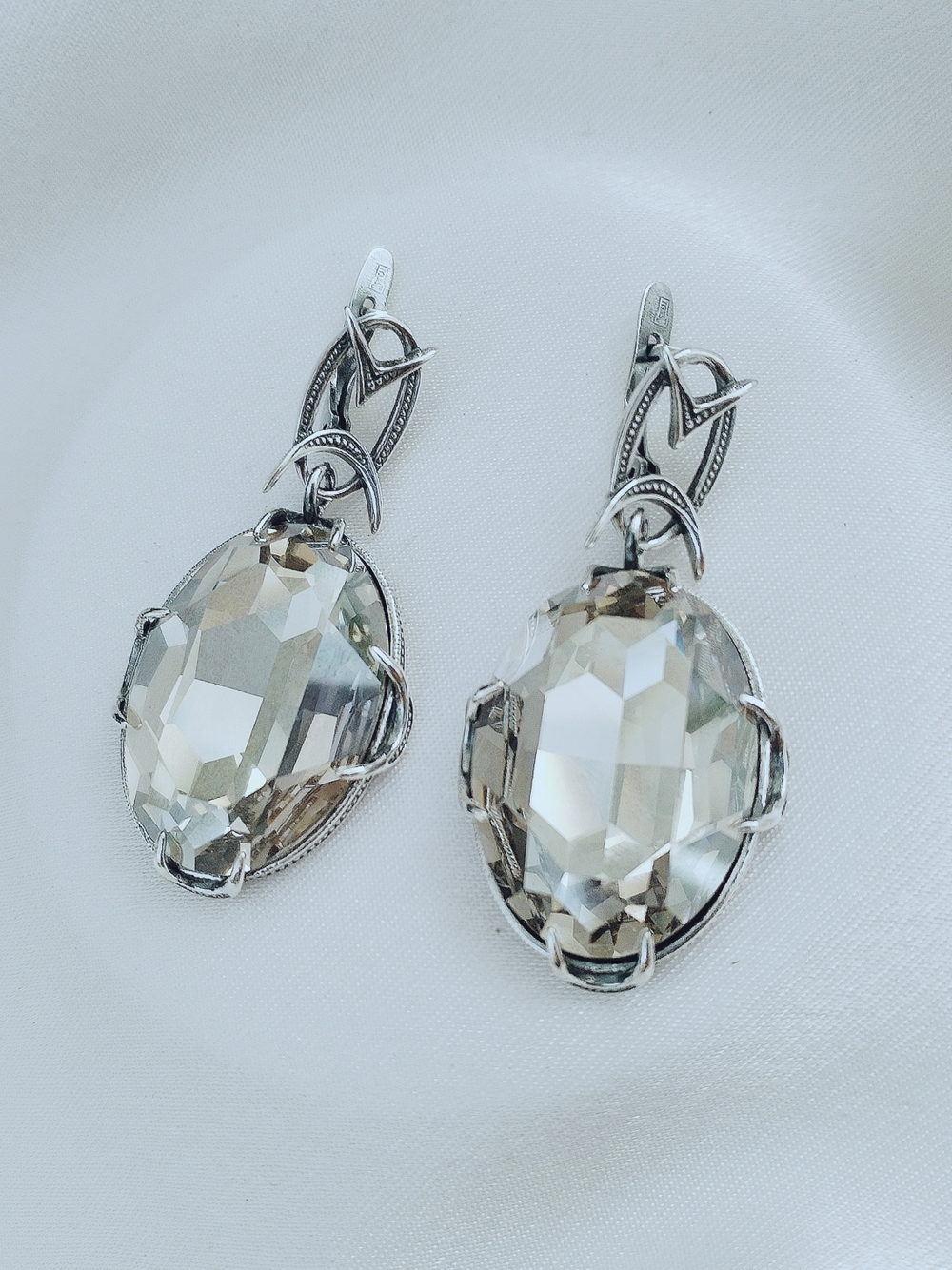 "Северн.сияние" серьги в серебряном покрытии из коллекции "Дефиле" от Jenavi  с английским замком