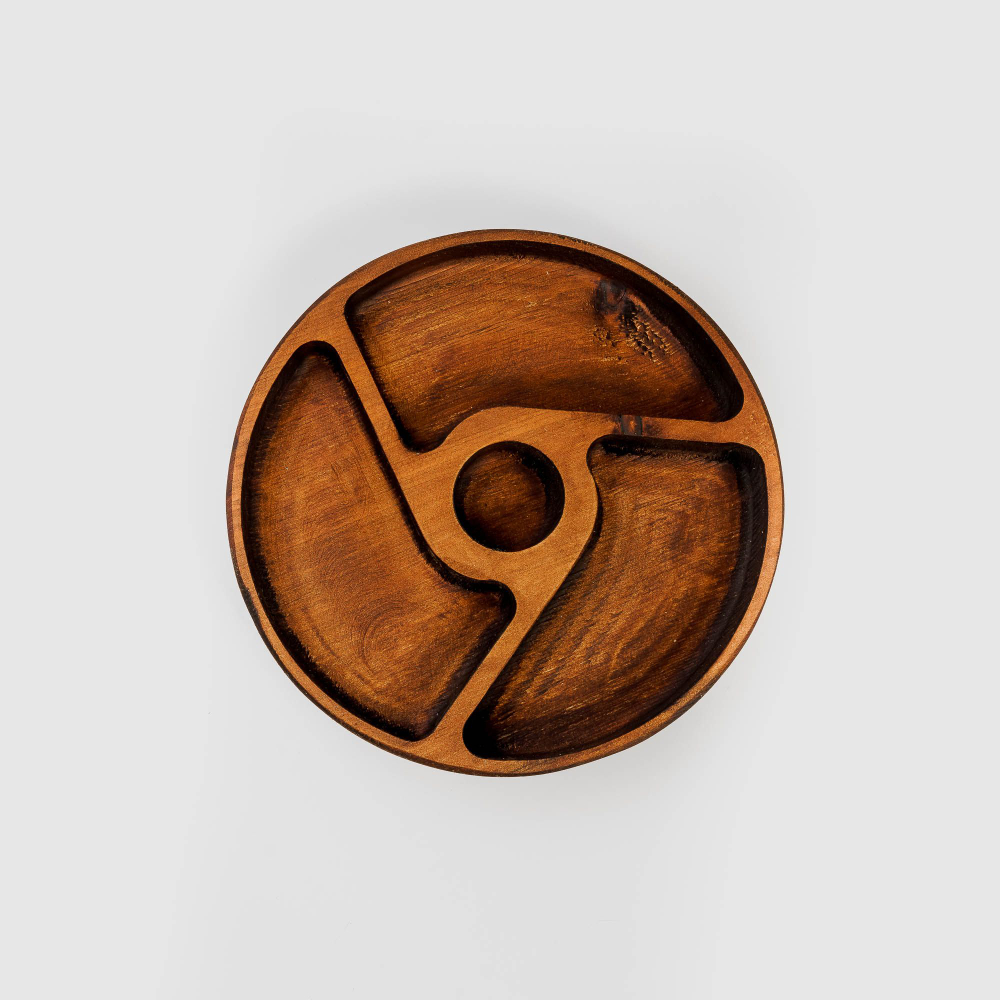 Деревянная менажница с 4 отсеками из кедра