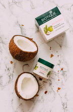 Крем для лица осветляющий Biotique Bio coconut, 50 г