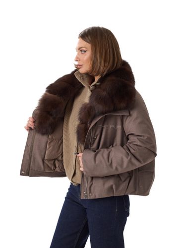 Короткая парка цвета капучино с песцовым воротником