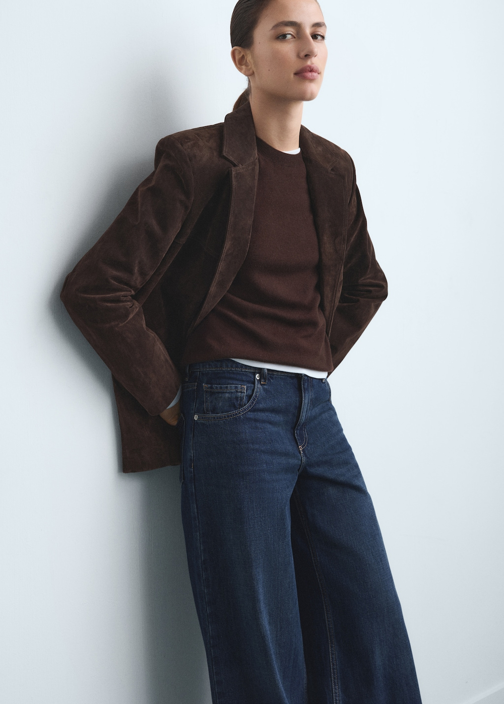 Джинсы с широкими штанинами и низкой посадкой