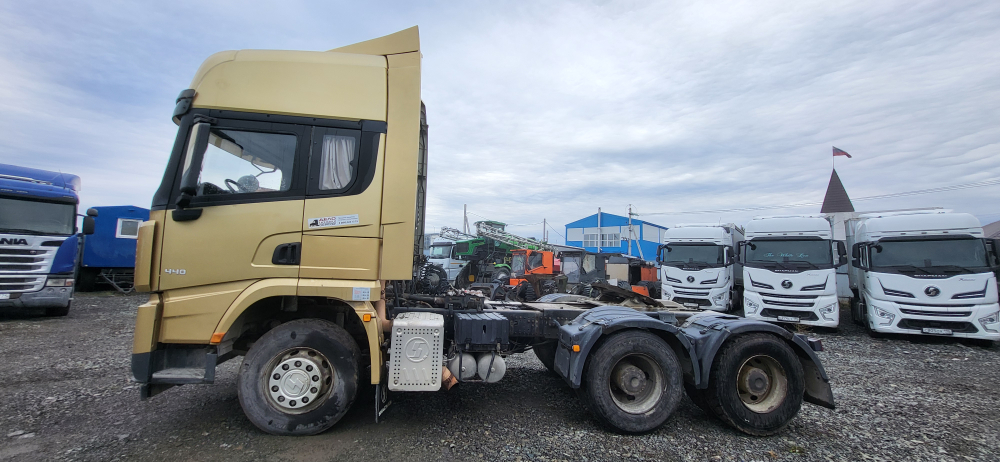 Shacman (Shaanxi) SX* 6x4 Седельный тягач SX42584V324 (Дизельный, 11,6 л, 423 л.с., МТ)