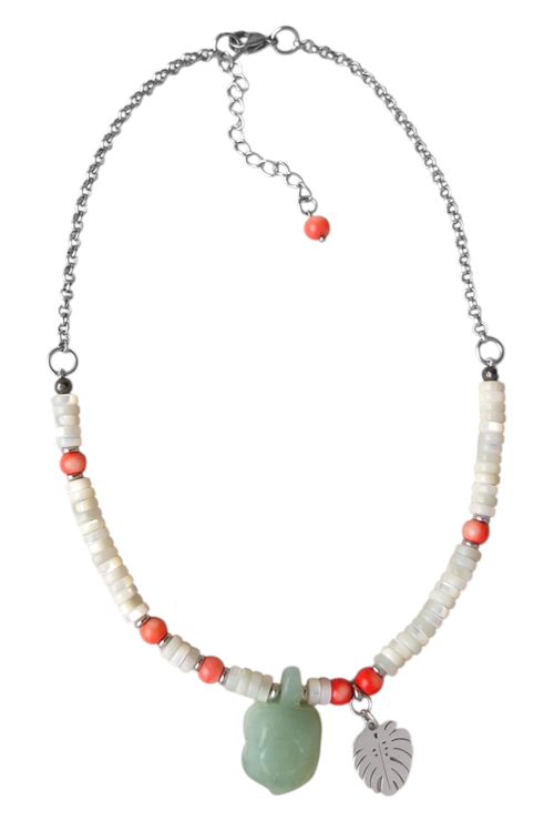 бусы из перламутра с нефритовой подвеской
