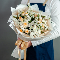 Полевой букет в светлых тонах