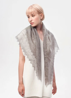 Оренбургский пуховый платок с шелком АШ100-03 серый