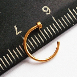 Кольцо с фиксатором для пирсинга носа. Медицинская сталь, золотое, радужное анодирование. 1 шт