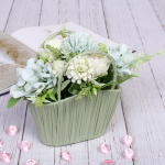 Цветы искусственные в корзине мятная