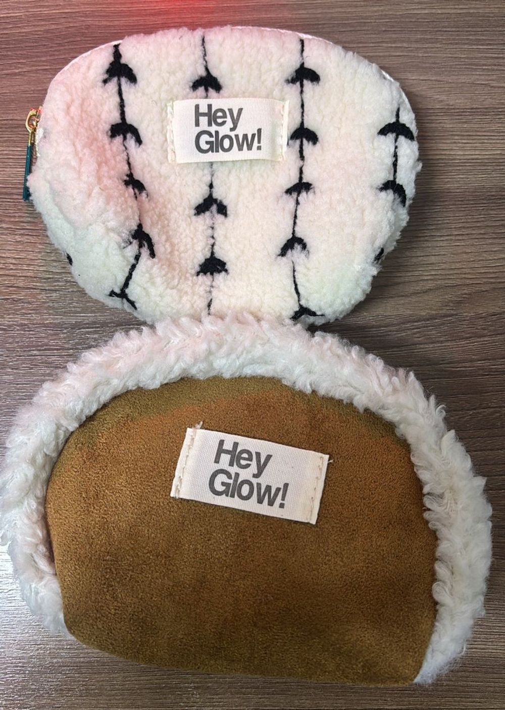 HEY GLOW Меховая косметичка белый, коричневый (средний)