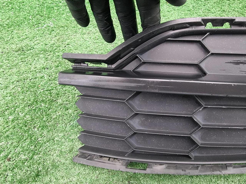 Решетка переднего бампера левая Skoda Karoq 17-21