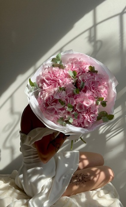 9 розовых гортензий