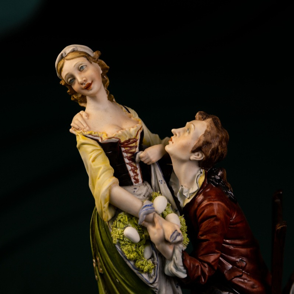 Фарфоровая мануфактура Capodimonte «Признание в любви»
