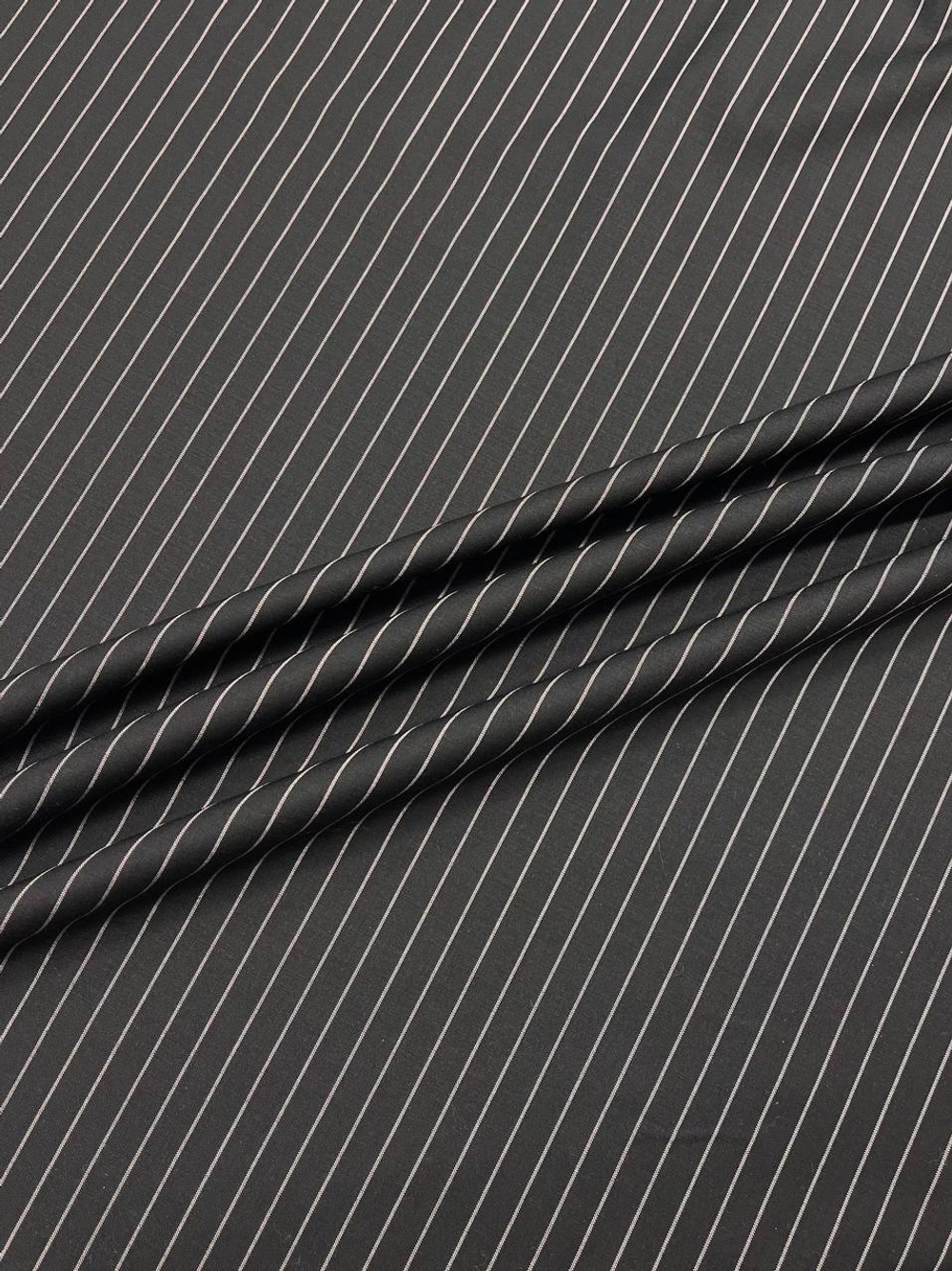 Шерсть с вискозой и эластаном костюмно-плательная Versace темно-синяя в розовую полоску