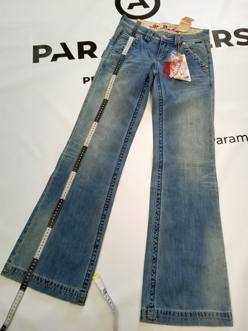 Джинсы IL'DOLCE jeans flare.Цвет голубой с эффектом потёртости. Размер walst:25 -40/42 русский