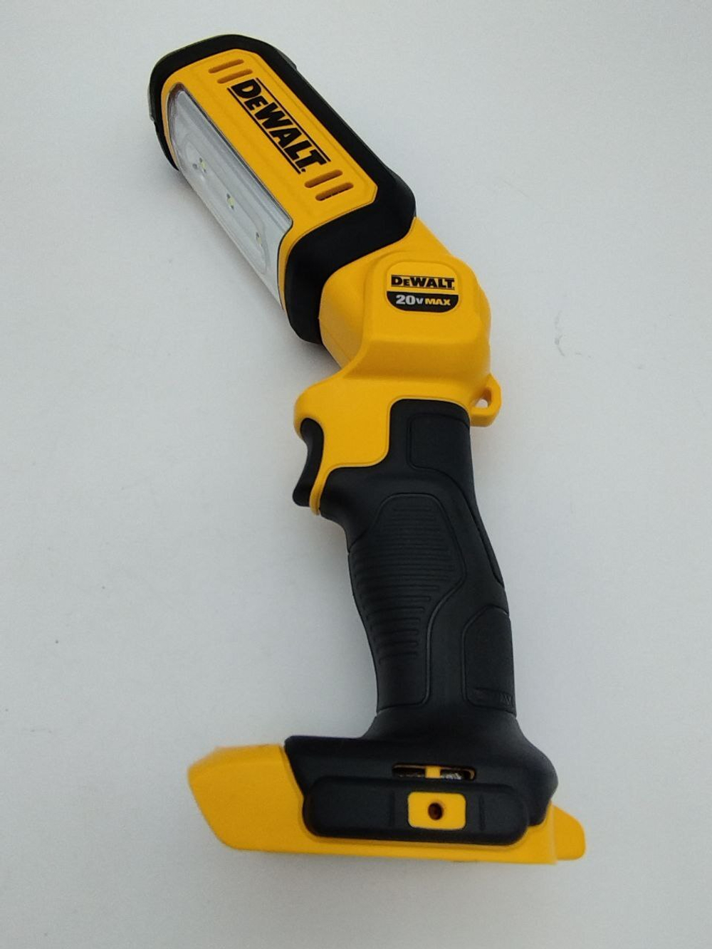Фонарь аккумуляторный светодиодный dewalt DCL050