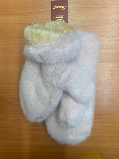 Варежки. Женские. Материал верха: Искусственная норка. Подклад: Плюш-флис. В упаковке разные цвета. 12 шт в упаковке.