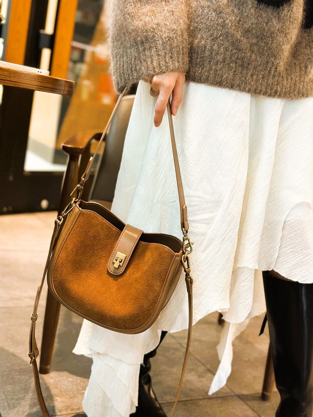 женская сумка на плечо из натуральной кожи