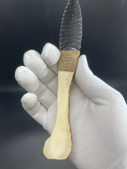 Обсидиановый нож с рукояткой из рога оленя с рисунком змеи 18 см