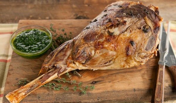 Печеная баранина с сальса чимичури