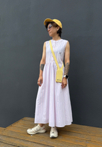 Платье базовое без рукавов, полоски на нежно-розовом