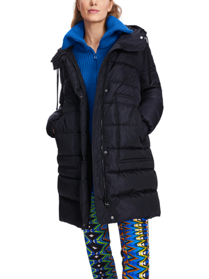 Marc Cain Пуховик стеганый с капюшоном